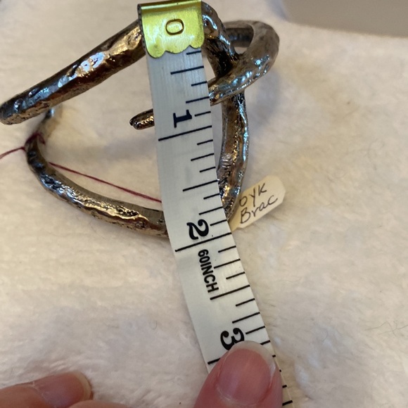 🆕Vintage-look Hammered/Abstract Cuff Bracelet - Picture 5 of 6